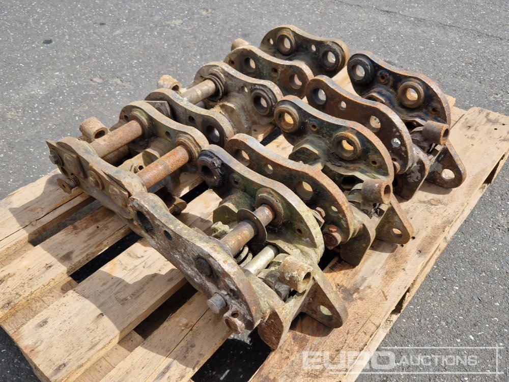 Quick Hitches to suit Mini Excavator (6 of) - Attache rapide: photos 2 Quick Hitches to suit Mini Excavator (6 of) - Attache rapide: photos 2