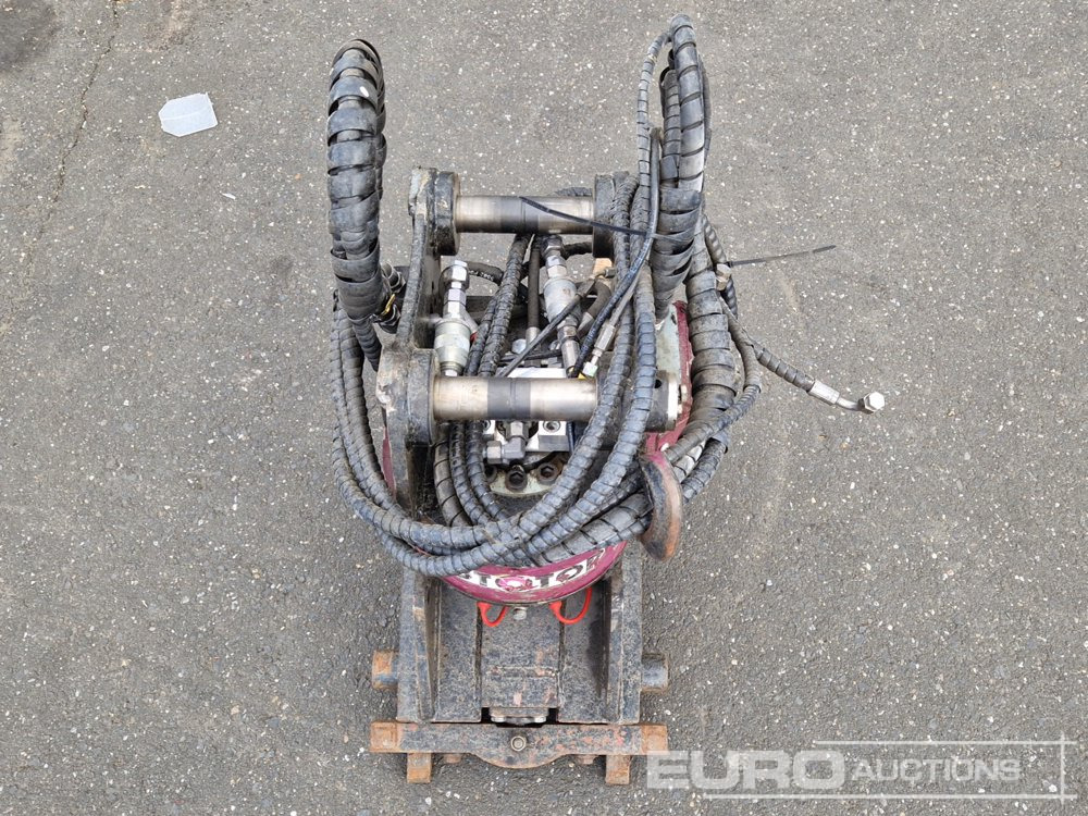RT601 Hydraulic Roto Tilt Quick Hitch - Attache rapide: photos 5 RT601 Hydraulic Roto Tilt Quick Hitch - Attache rapide: photos 5