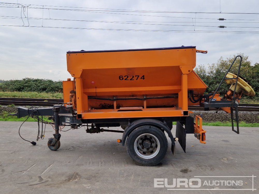 Single Axle Salt Spreader - Epandeur de sable: photos 2 Single Axle Salt Spreader - Epandeur de sable: photos 2