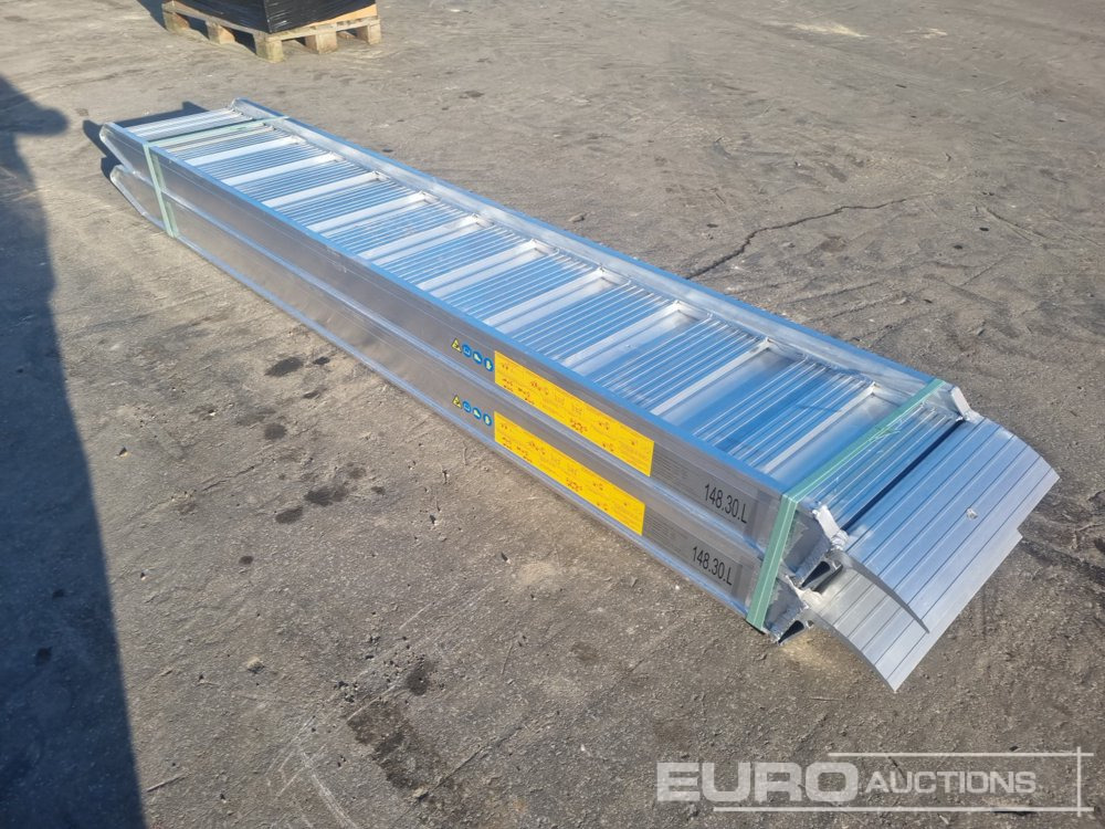 Unused 148.30L Aluminium Loading Rampes (2 of) 9000KG Capacity, 3000mm Length - Rampe de chargement: photos 2 Unused 148.30L Aluminium Loading Rampes (2 of) 9000KG Capacity, 3000mm Length - Rampe de chargement: photos 2