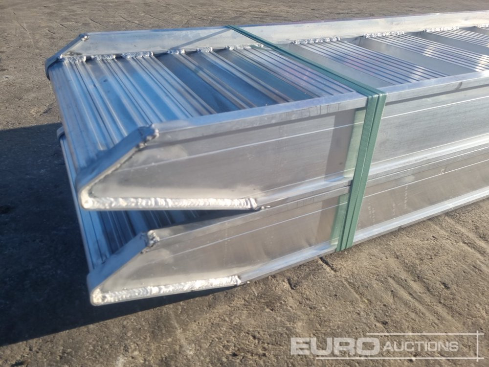 Unused 148.30L Aluminium Loading Rampes (2 of) 9000KG Capacity, 3000mm Length - Rampe de chargement: photos 5 Unused 148.30L Aluminium Loading Rampes (2 of) 9000KG Capacity, 3000mm Length - Rampe de chargement: photos 5
