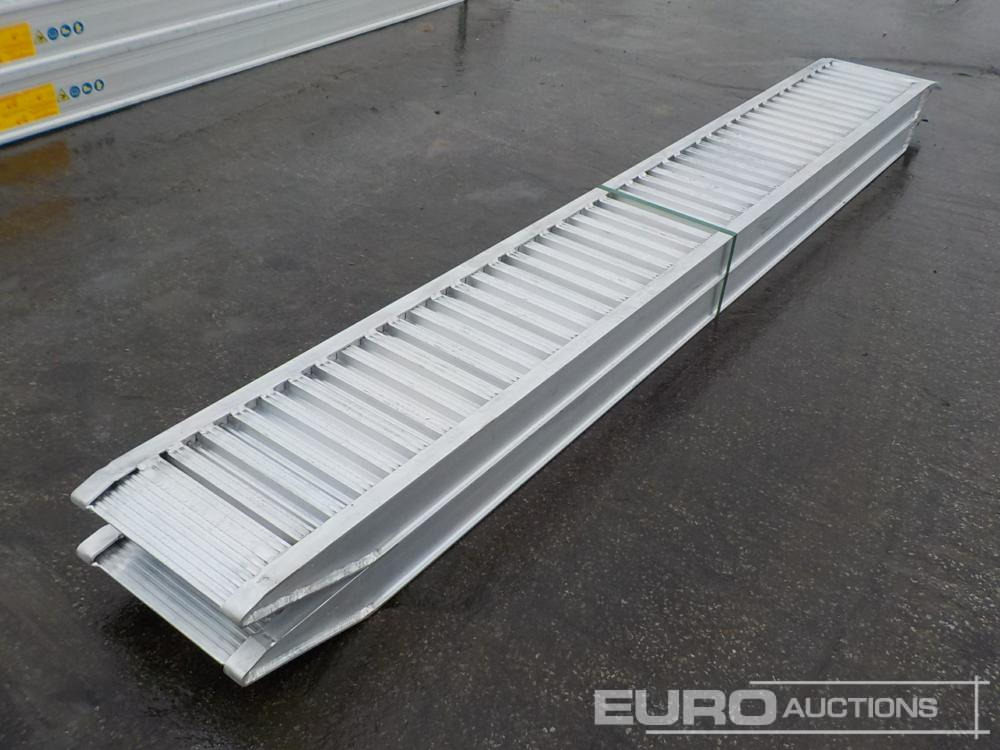 Unused CLM 85.25 Aluminium Loading Ramps (2of) 2920kg Capacity, 2500mm Length - Rampe de chargement: photos 1 Unused CLM 85.25 Aluminium Loading Ramps (2of) 2920kg Capacity, 2500mm Length - Rampe de chargement: photos 1