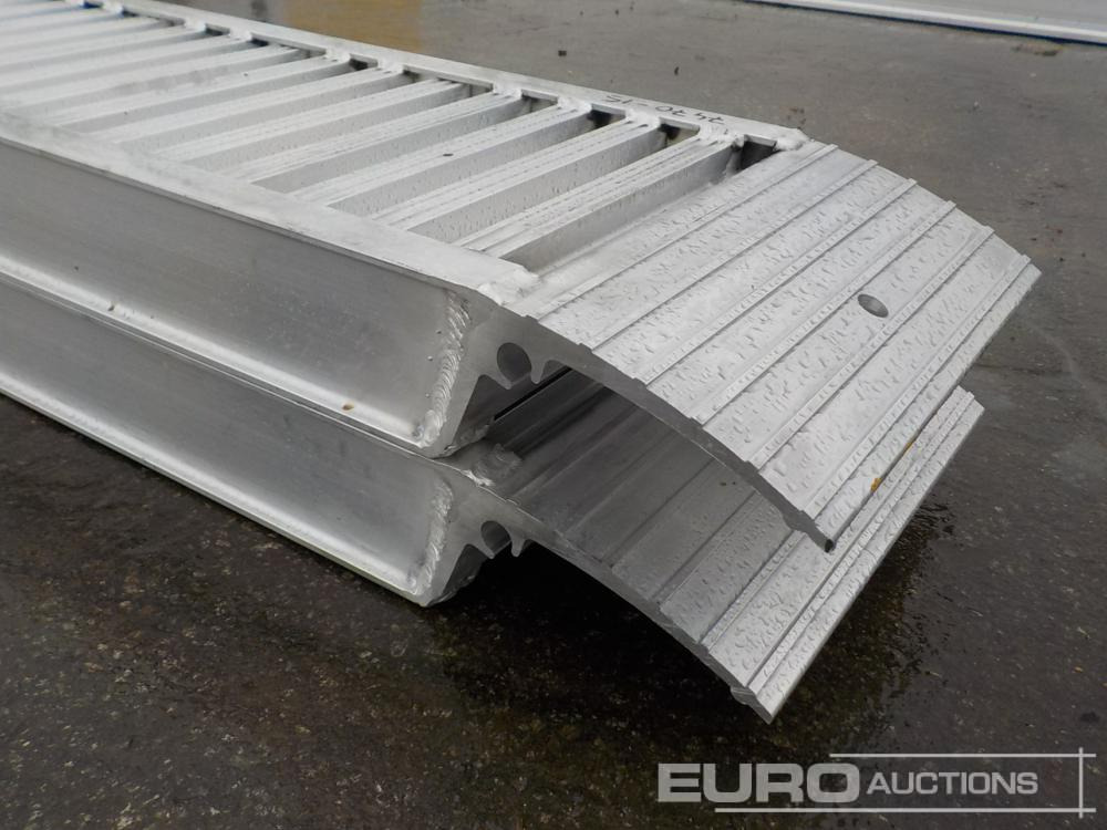 Unused CLM 85.25 Aluminium Loading Ramps (2of) 2920kg Capacity, 2500mm Length - Rampe de chargement: photos 4 Unused CLM 85.25 Aluminium Loading Ramps (2of) 2920kg Capacity, 2500mm Length - Rampe de chargement: photos 4