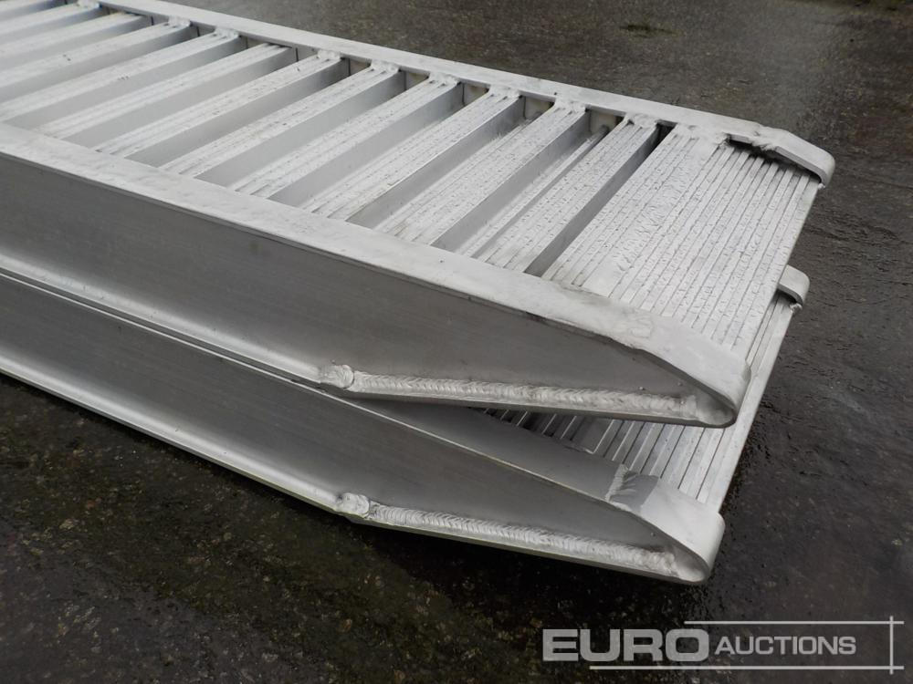 Unused CLM 85.25 Aluminium Loading Ramps (2of) 2920kg Capacity, 2500mm Length - Rampe de chargement: photos 3 Unused CLM 85.25 Aluminium Loading Ramps (2of) 2920kg Capacity, 2500mm Length - Rampe de chargement: photos 3