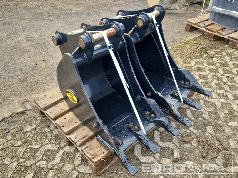 Unused Strickland 18" Trench Bucket to suit JCB 3CX (2 of) - Godet: photos 4 Unused Strickland 18" Trench Bucket to suit JCB 3CX (2 of) - Godet: photos 4