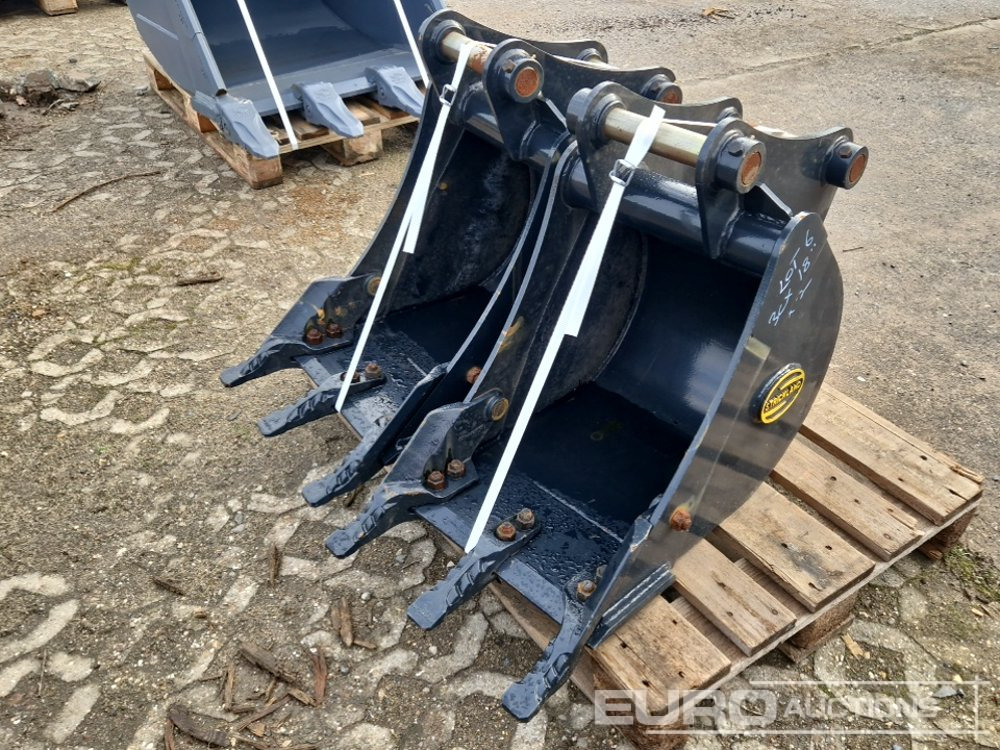 Unused Strickland 18" Trench Bucket to suit JCB 3CX (2 of) - Godet: photos 1 Unused Strickland 18" Trench Bucket to suit JCB 3CX (2 of) - Godet: photos 1