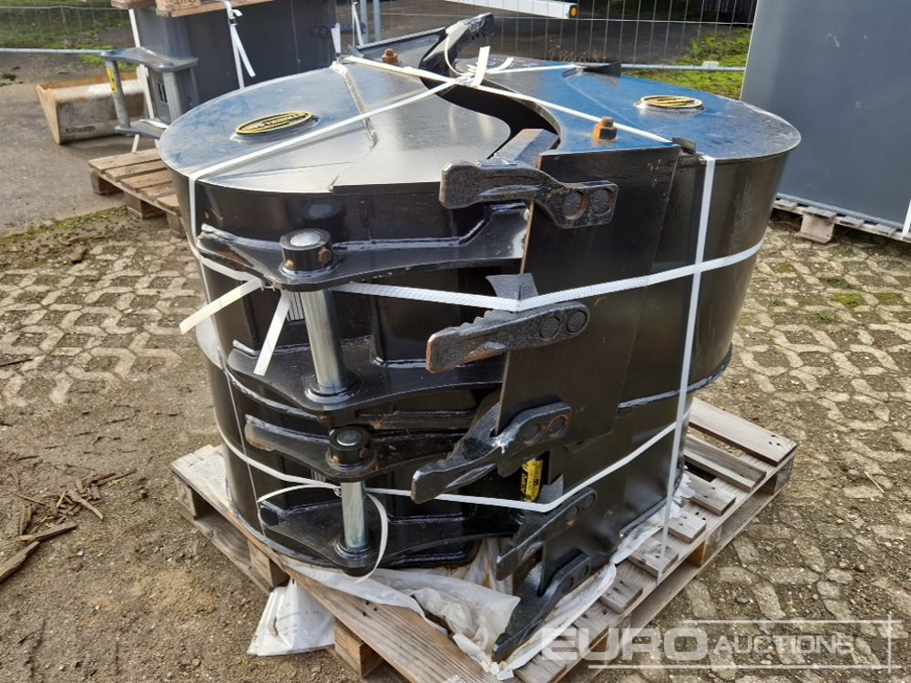 Unused Strickland 18" Trench Bucket to suit JCB 3CX (4 of) - Godet: photos 1 Unused Strickland 18" Trench Bucket to suit JCB 3CX (4 of) - Godet: photos 1