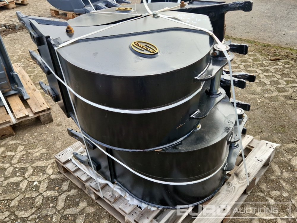 Unused Strickland 18" Trench Bucket to suit JCB 3CX (4 of) - Godet: photos 2 Unused Strickland 18" Trench Bucket to suit JCB 3CX (4 of) - Godet: photos 2