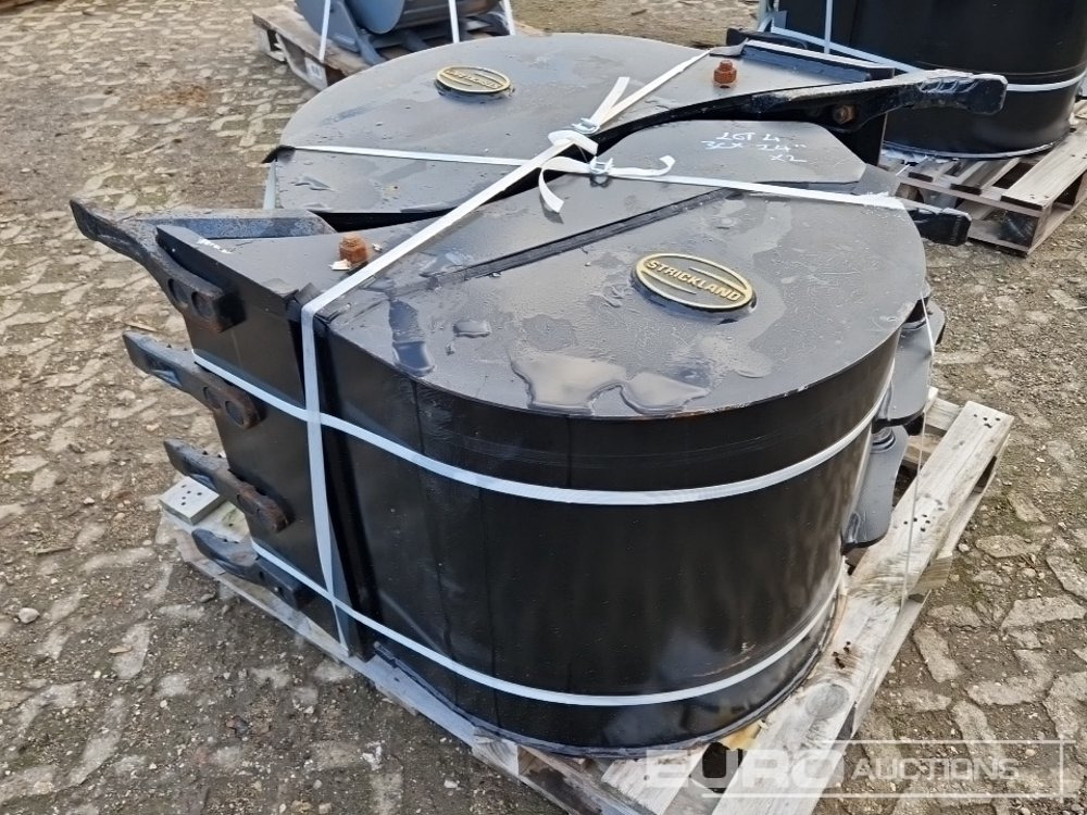 Unused Strickland 24" Trench Bucket to suit JCB 3CX (2 of) - Godet: photos 1 Unused Strickland 24" Trench Bucket to suit JCB 3CX (2 of) - Godet: photos 1