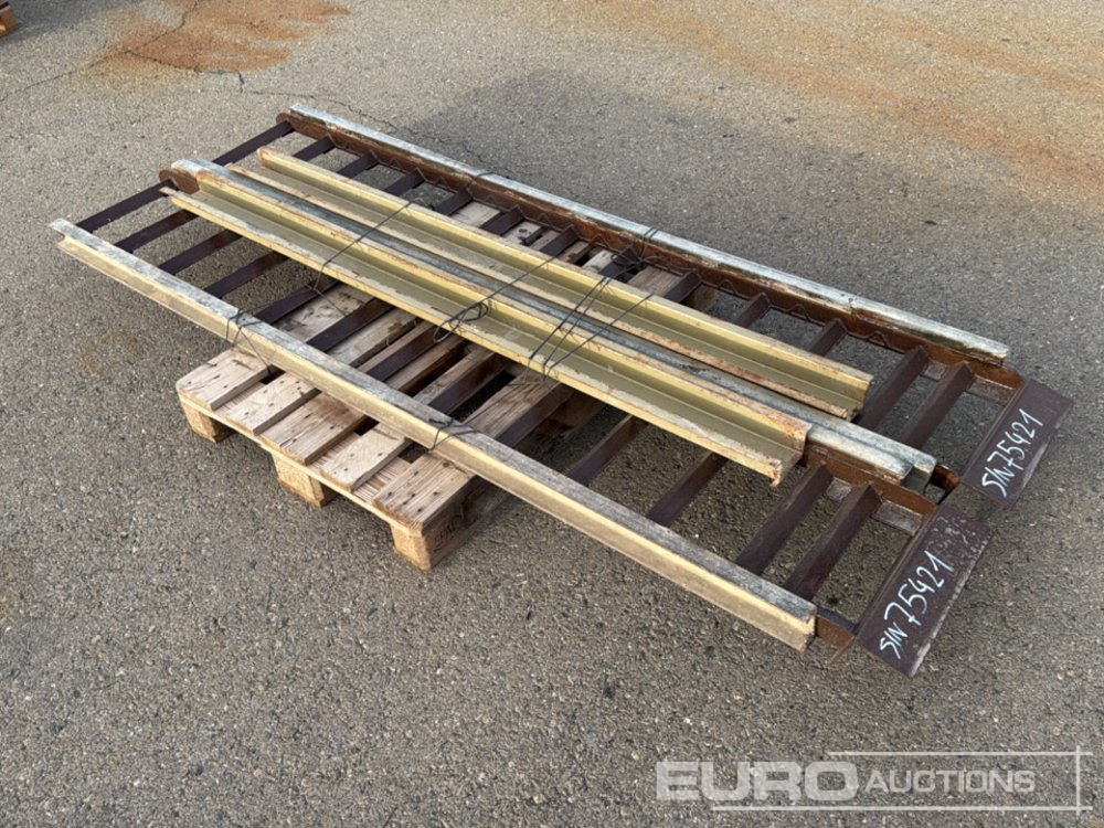 2.40m Metal Loading Ramps - Matériel de chantier: photos 1 2.40m Metal Loading Ramps - Matériel de chantier: photos 1