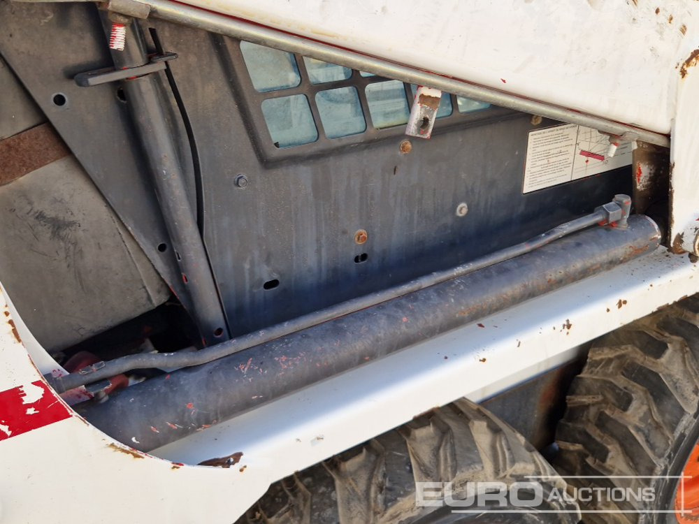 Mini chargeuse Bobcat 553: photos 23