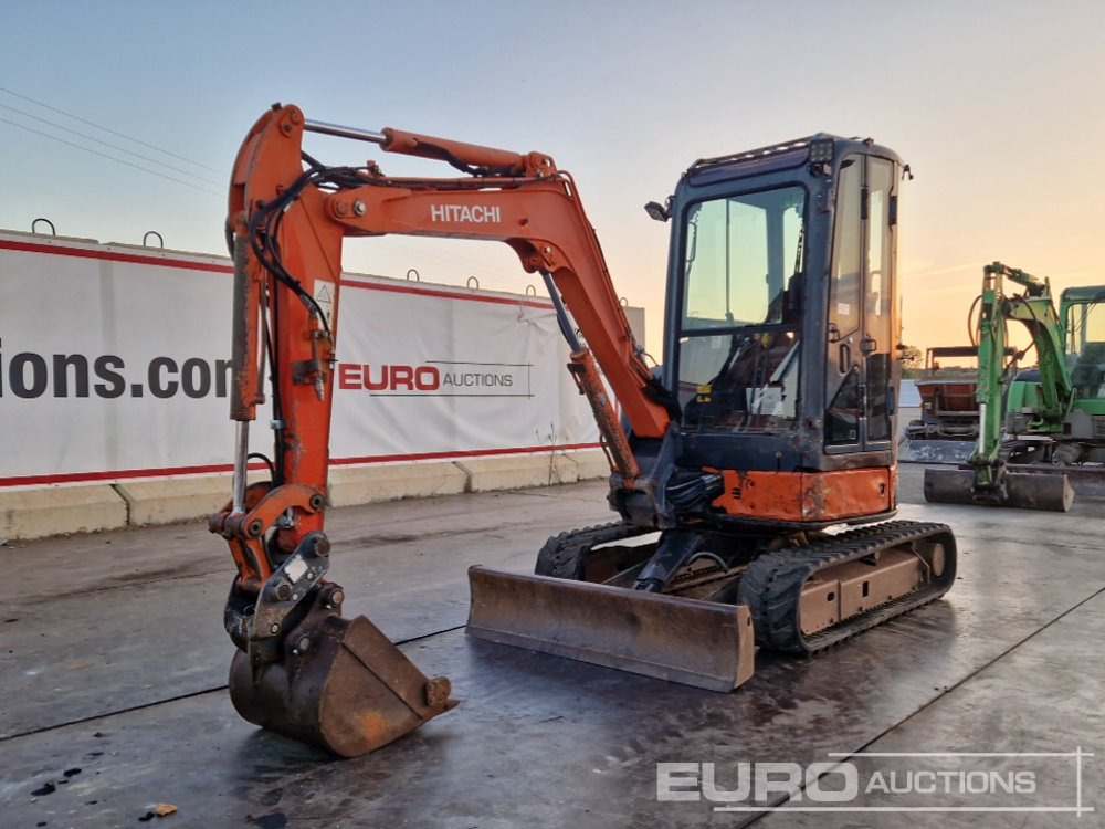 Hitachi ZX30U-2 - Mini pelle: photos 1 Hitachi ZX30U-2 - Mini pelle: photos 1