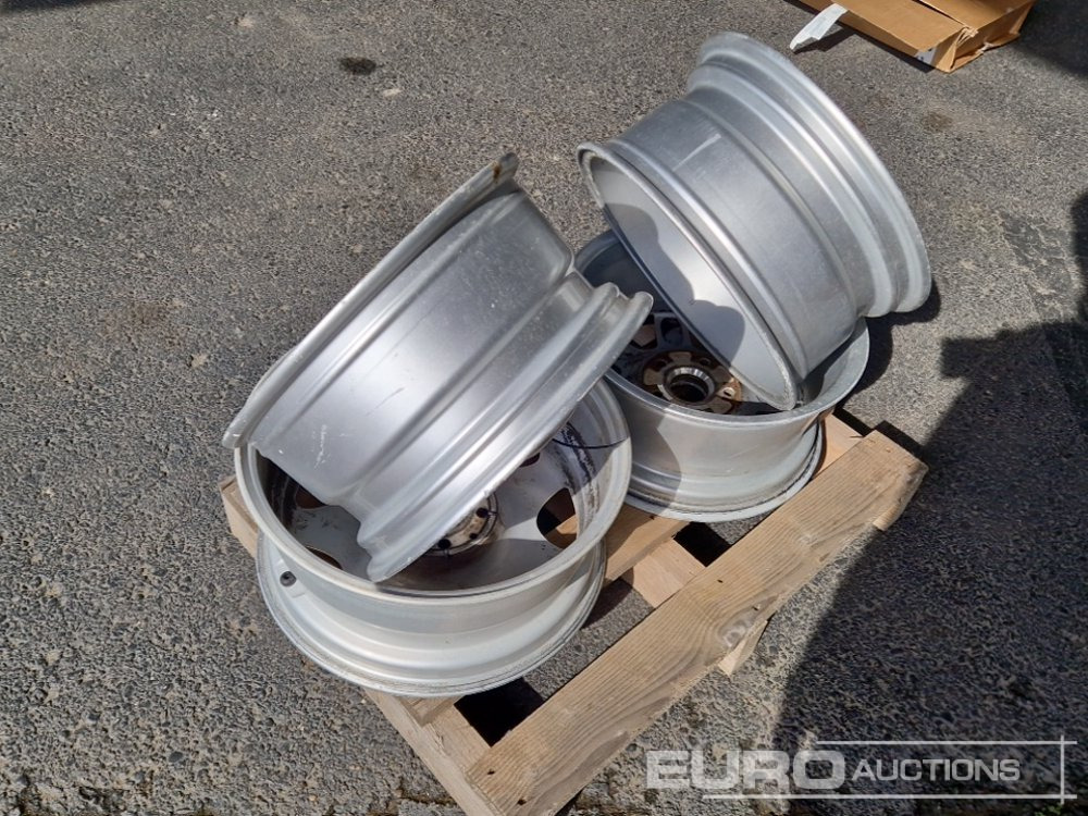 Pallet of 16" Rims (4 of) / Llantas - Pneu: photos 5 Pallet of 16" Rims (4 of) / Llantas - Pneu: photos 5