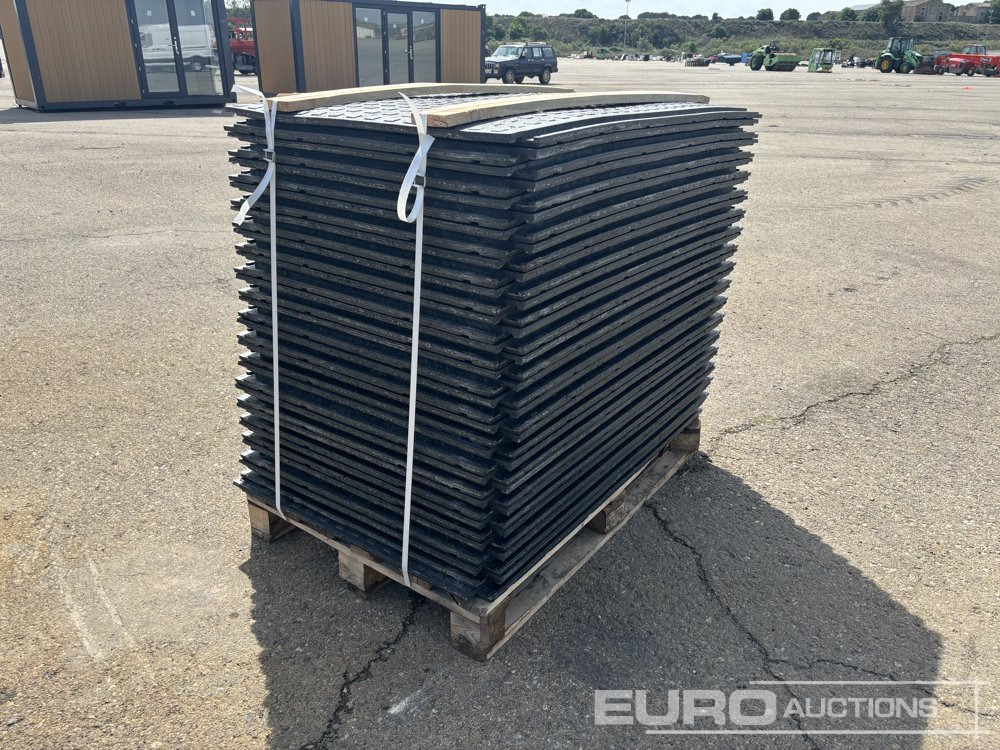 Pallet of Plastic Connectable Road Plates, 1200x800x28mm, 22kg per Plate (35 of) - Matériel de chantier: photos 1 Pallet of Plastic Connectable Road Plates, 1200x800x28mm, 22kg per Plate (35 of) - Matériel de chantier: photos 1