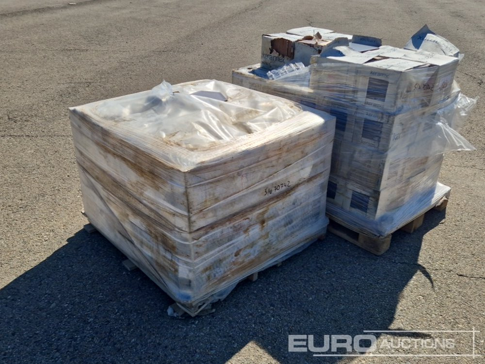 Pallet of Tiles (2 of) (20x20cm Square) (19.8x22.8 Hexagonal) - Matériel de chantier: photos 1 Pallet of Tiles (2 of) (20x20cm Square) (19.8x22.8 Hexagonal) - Matériel de chantier: photos 1