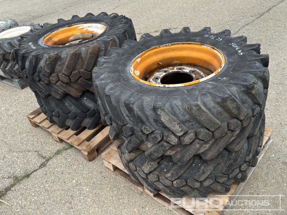 Pallets of 15R22.5XF Wheels (4 of) - Pneu: photos 1 Pallets of 15R22.5XF Wheels (4 of) - Pneu: photos 1