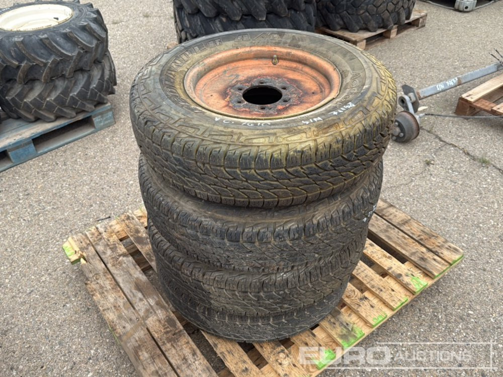 Pallets of 215/85R16LT Wheels (4 of) - Pneu: photos 4 Pallets of 215/85R16LT Wheels (4 of) - Pneu: photos 4