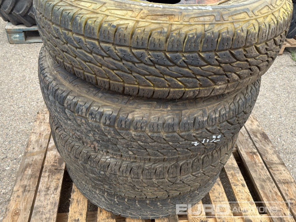 Pallets of 215/85R16LT Wheels (4 of) - Pneu: photos 5 Pallets of 215/85R16LT Wheels (4 of) - Pneu: photos 5