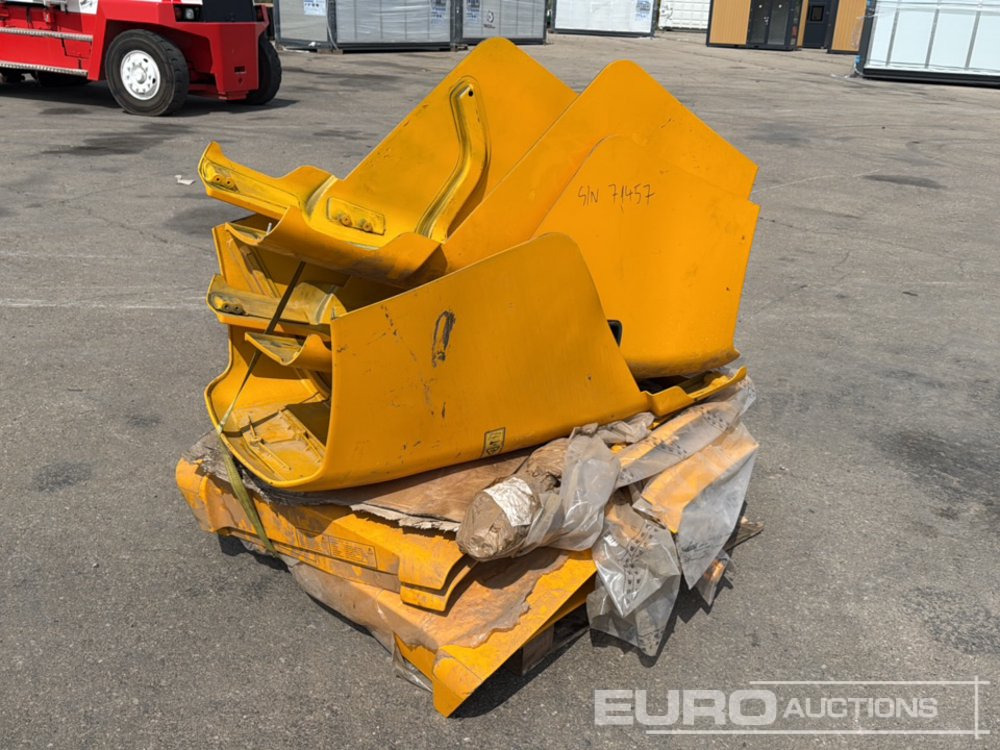 Pallet of JCB Spare Body Parts / Palet Recambios JCB - Pièces de rechange: photos 1 Pallet of JCB Spare Body Parts / Palet Recambios JCB - Pièces de rechange: photos 1