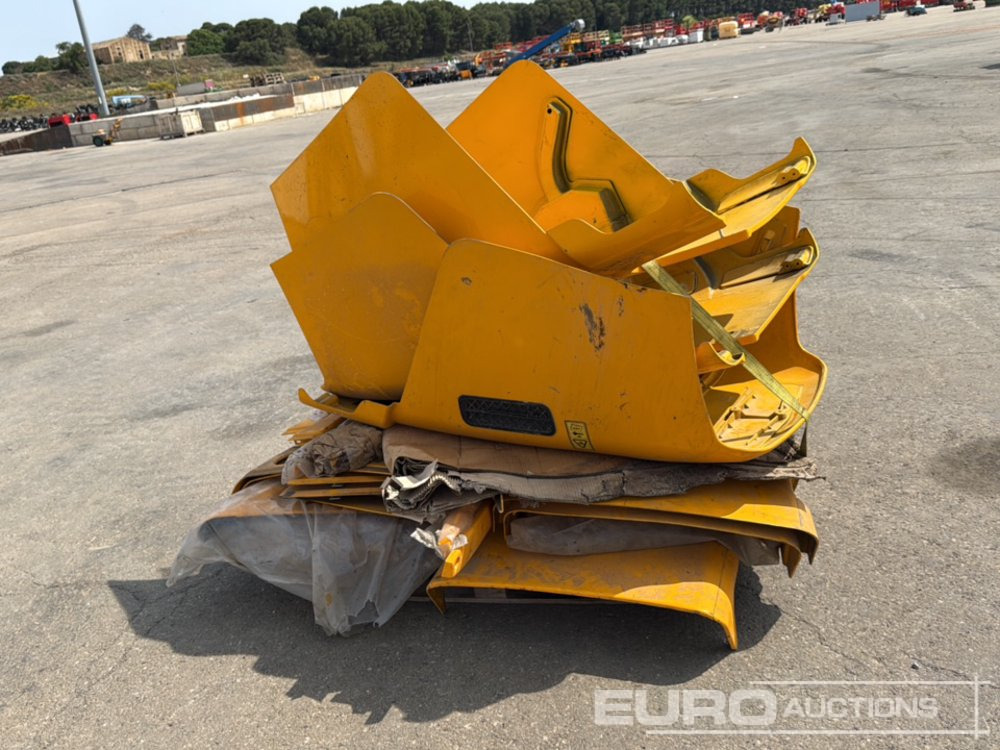 Pallet of JCB Spare Body Parts / Palet Recambios JCB - Pièces de rechange: photos 5 Pallet of JCB Spare Body Parts / Palet Recambios JCB - Pièces de rechange: photos 5