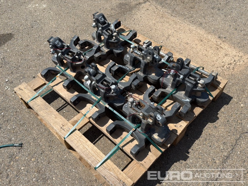 Pallet of Machinery Parts - Pièces de rechange: photos 1 Pallet of Machinery Parts - Pièces de rechange: photos 1