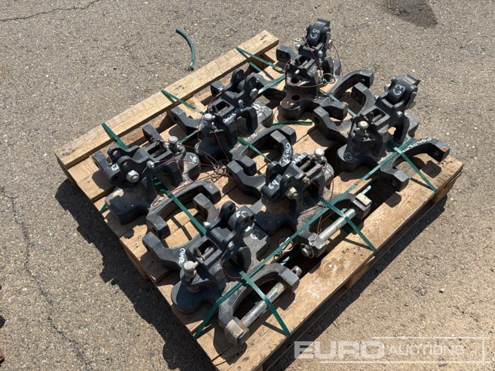 Pallet of Machinery Parts - Pièces de rechange: photos 2 Pallet of Machinery Parts - Pièces de rechange: photos 2