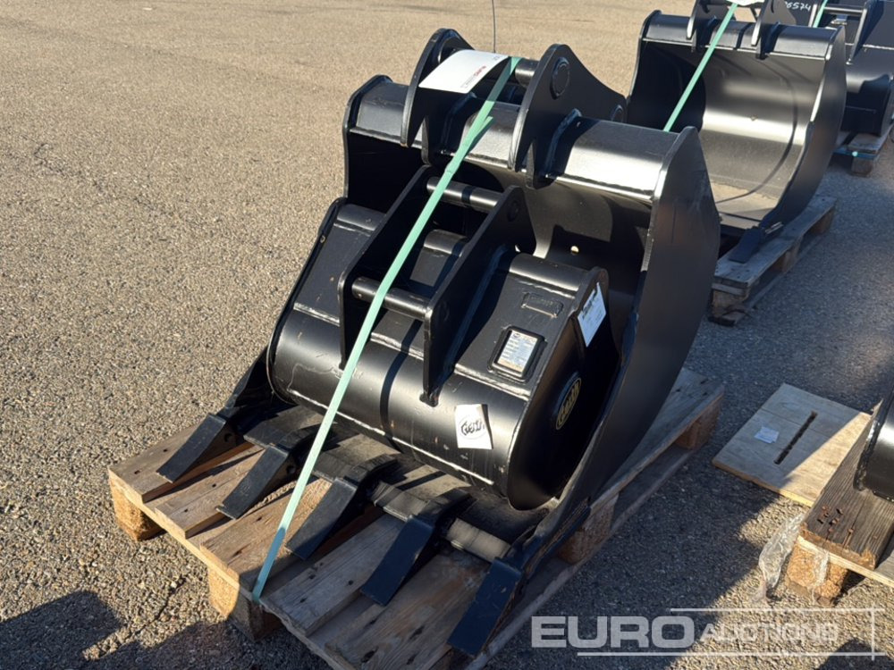 Yanmar Digging Bucket LGT000BA4075QSV to suit 6-10 Ton Excavator (S/N 1183799), Geith Bucket H04-0600 to Suit QR40 (S/N 1091325) - Godet: photos 1 Yanmar Digging Bucket LGT000BA4075QSV to suit 6-10 Ton Excavator (S/N 1183799), Geith Bucket H04-0600 to Suit QR40 (S/N 1091325) - Godet: photos 1