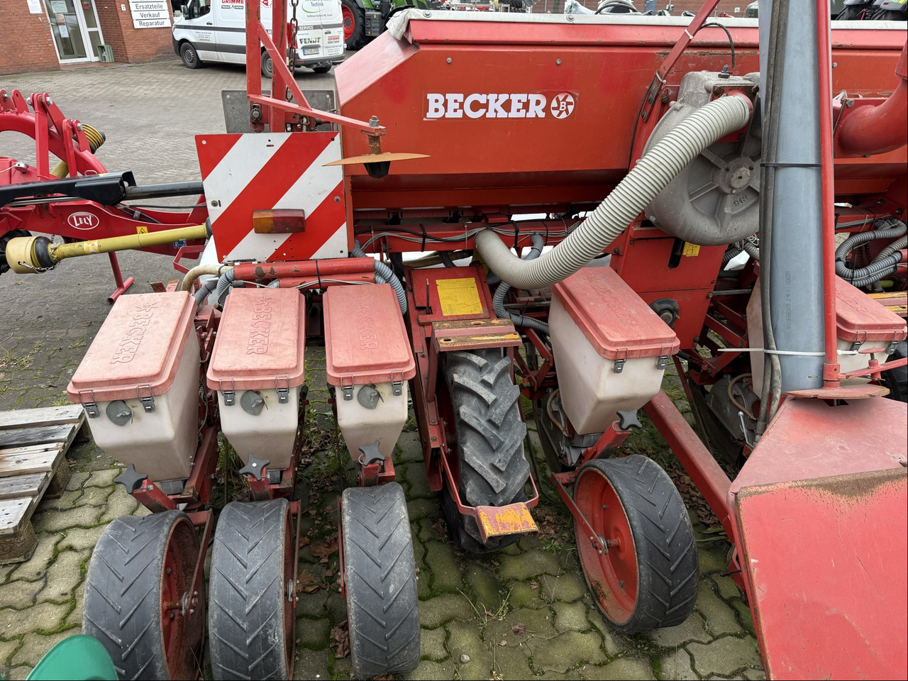 Becker Aeromat T 8-Reihig - Semoir: photos 4 Becker Aeromat T 8-Reihig - Semoir: photos 4