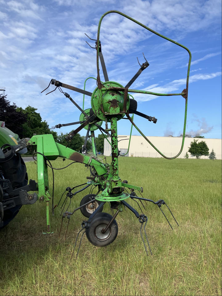 Deutz-Fahr KH 252 - Faneuse: photos 4 Deutz-Fahr KH 252 - Faneuse: photos 4