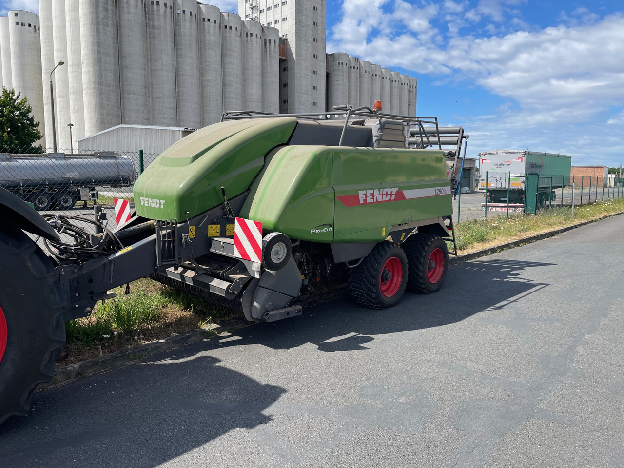 Fendt 1290 Quaderballenpresse - Presse à balles cubiques: photos 1 Fendt 1290 Quaderballenpresse - Presse à balles cubiques: photos 1