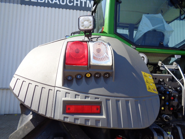 Tracteur agricole Fendt 824 Vario S4 ProfiPlus: photos 10