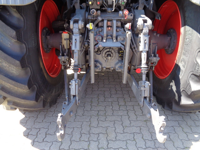 Tracteur agricole Fendt 824 Vario S4 ProfiPlus: photos 15