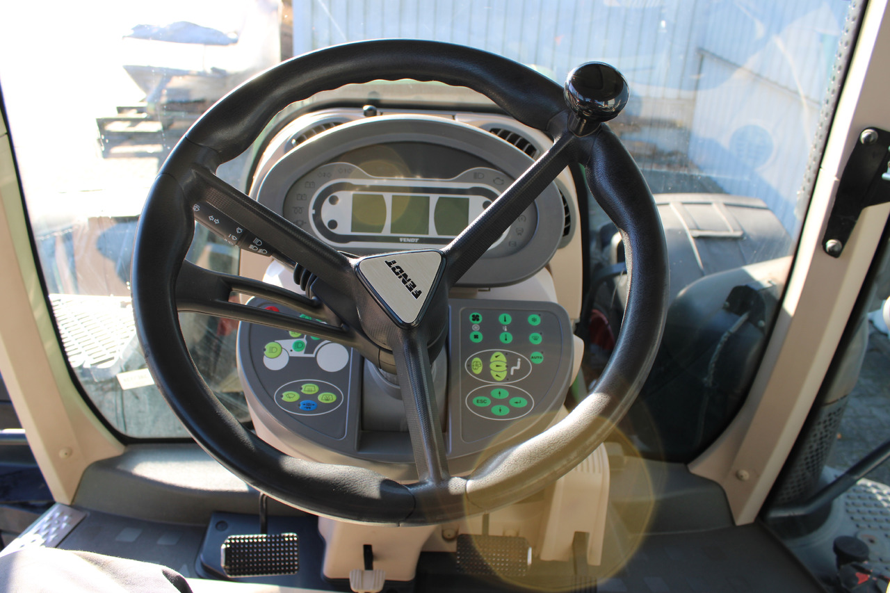 Fendt 828 Vario S4 Profi - Tracteur agricole: photos 4 Fendt 828 Vario S4 Profi - Tracteur agricole: photos 4