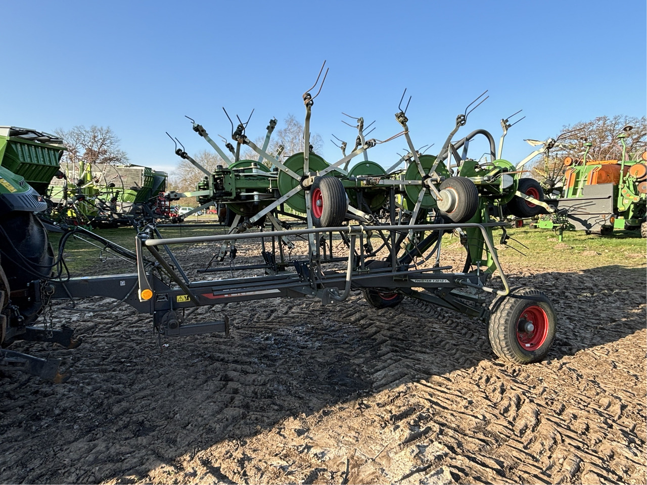 Fendt Twister 13010T - Faneuse: photos 1 Fendt Twister 13010T - Faneuse: photos 1