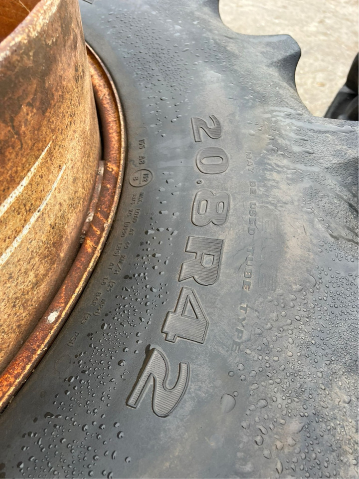 Goodyear 20.8R42,BKT 460/85R30 Zwillinge - Pneus et jantes: photos 5 Goodyear 20.8R42,BKT 460/85R30 Zwillinge - Pneus et jantes: photos 5