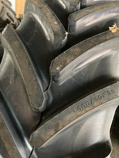 Grasdorf Bridgestone 600/65R38 - Pneus et jantes: photos 4 Grasdorf Bridgestone 600/65R38 - Pneus et jantes: photos 4