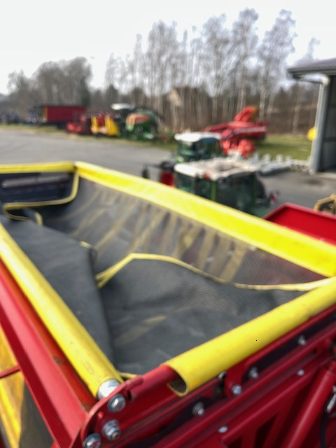 Grimme Kartoffelroder EVO 290 - Matériel de récolte: photos 2 Grimme Kartoffelroder EVO 290 - Matériel de récolte: photos 2