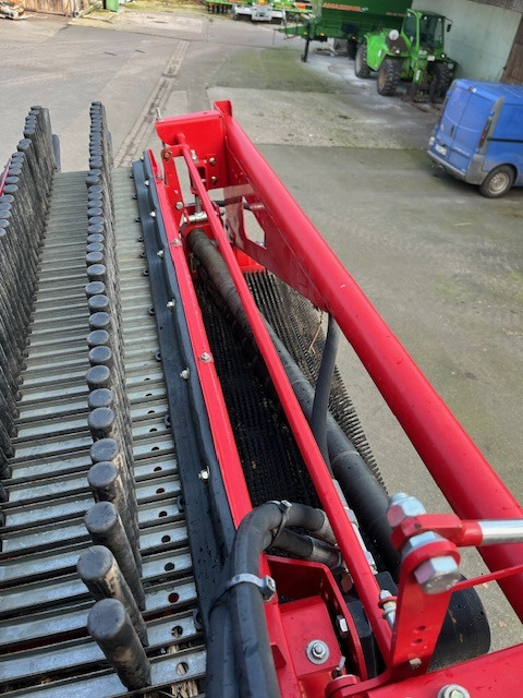 Grimme Kartoffelroder EVO 290 - Matériel de récolte: photos 3 Grimme Kartoffelroder EVO 290 - Matériel de récolte: photos 3