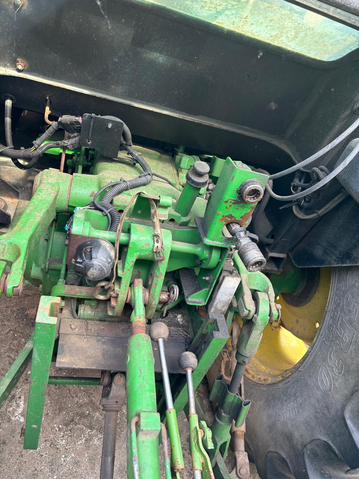 John Deere 5075 E - Tracteur agricole: photos 5 John Deere 5075 E - Tracteur agricole: photos 5