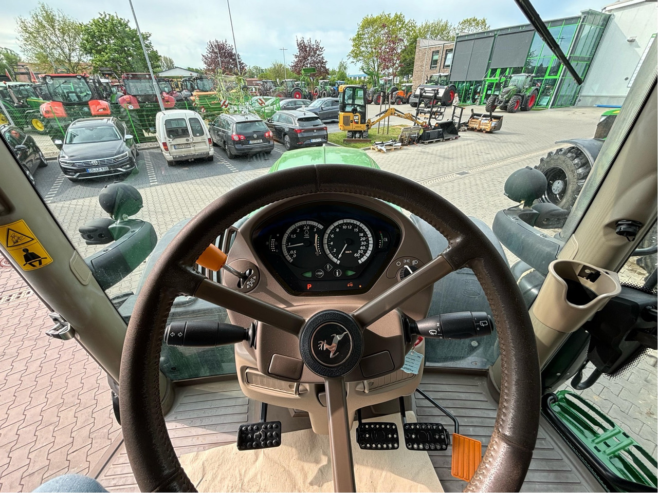 John Deere 6215 R - Tracteur agricole: photos 2 John Deere 6215 R - Tracteur agricole: photos 2