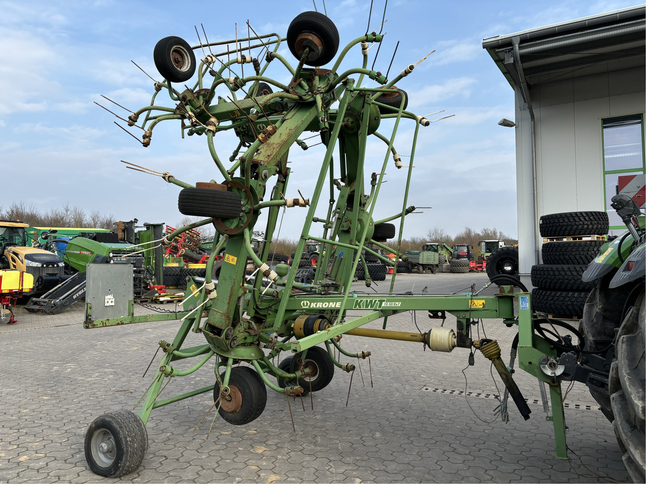 Krone KWT 10.50 / 8 x 7 Heuwender - Faneuse: photos 5 Krone KWT 10.50 / 8 x 7 Heuwender - Faneuse: photos 5