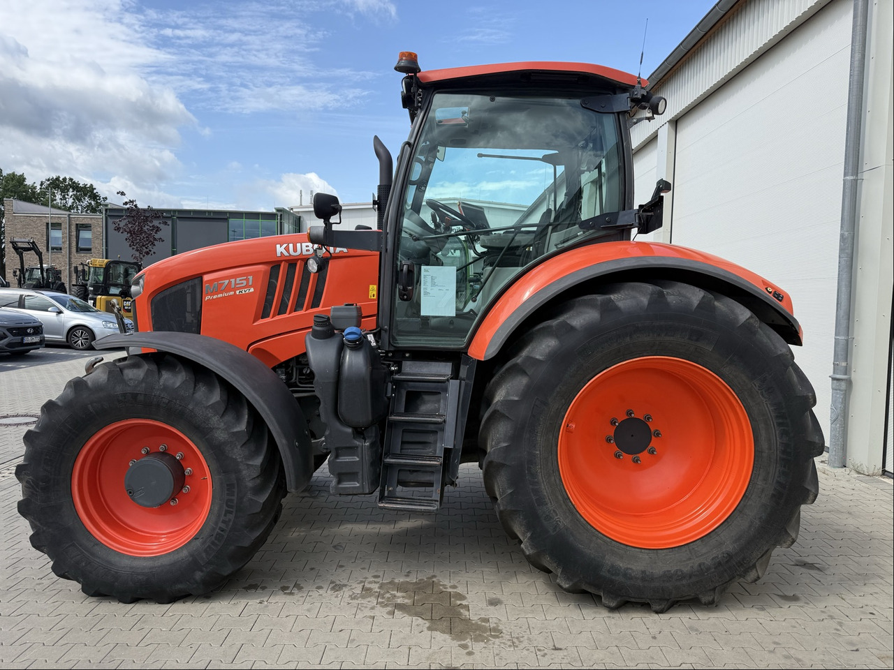 Kubota M 7151 KVT - Tracteur agricole: photos 5 Kubota M 7151 KVT - Tracteur agricole: photos 5