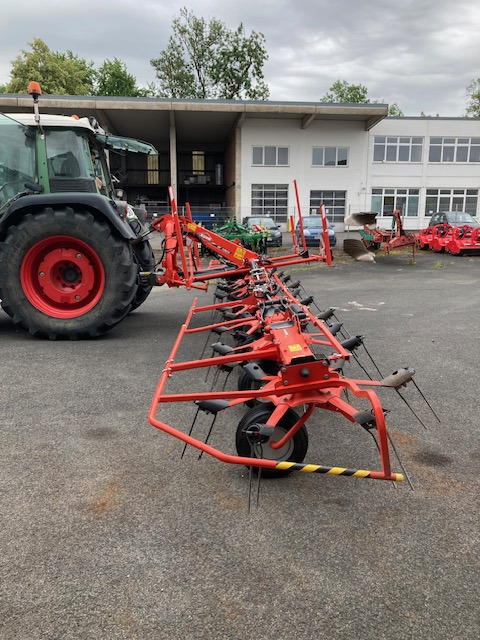 Kuhn GF 10803 Heuwender - Faneuse: photos 2 Kuhn GF 10803 Heuwender - Faneuse: photos 2