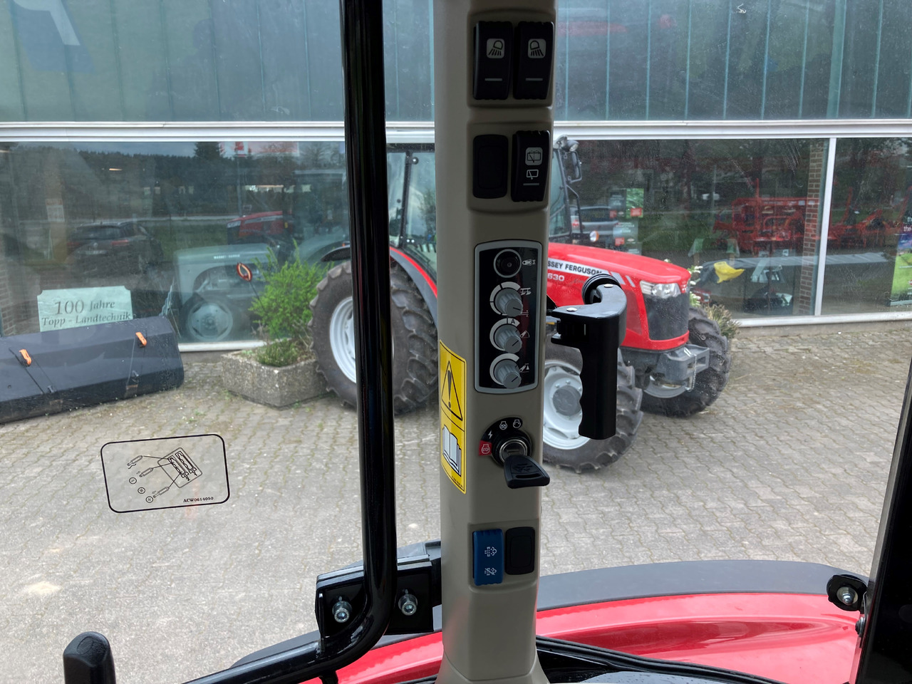 Massey Ferguson 4708 M Cab Essential - Tracteur agricole: photos 3 Massey Ferguson 4708 M Cab Essential - Tracteur agricole: photos 3