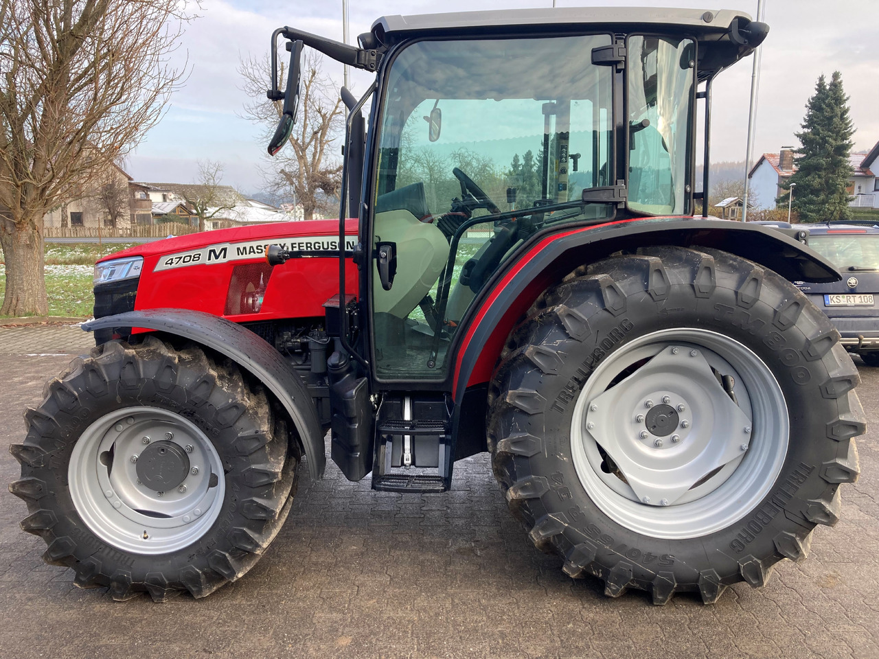 Massey Ferguson 4708 M Cab Essential - Tracteur agricole: photos 1 Massey Ferguson 4708 M Cab Essential - Tracteur agricole: photos 1