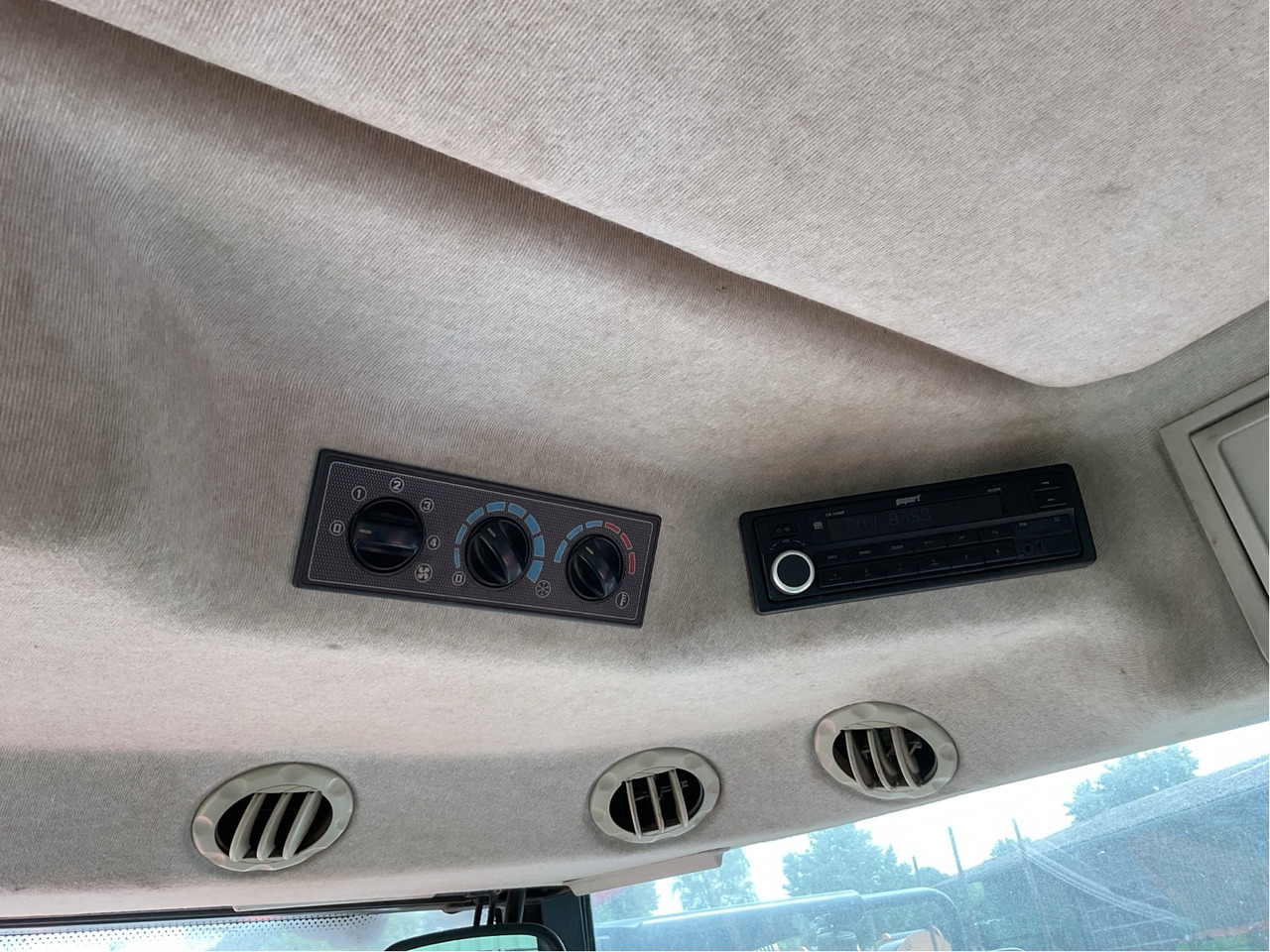 Massey Ferguson 6614 Dyna 6 - Tracteur agricole: photos 5 Massey Ferguson 6614 Dyna 6 - Tracteur agricole: photos 5