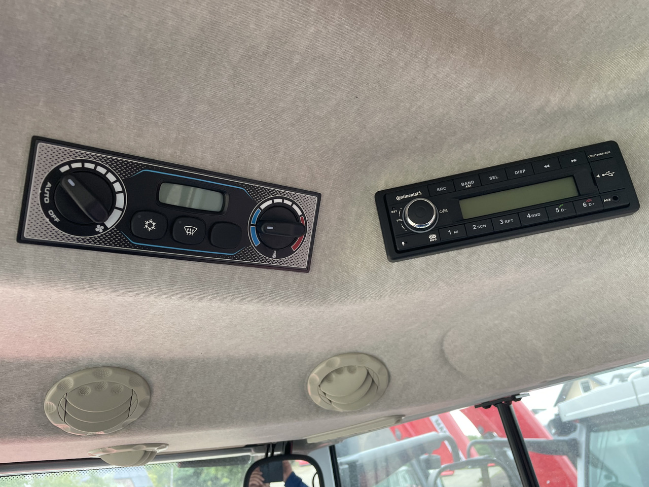 Massey Ferguson 6S.145 Dyna-VT EXCLUSIVE - Tracteur agricole: photos 5 Massey Ferguson 6S.145 Dyna-VT EXCLUSIVE - Tracteur agricole: photos 5