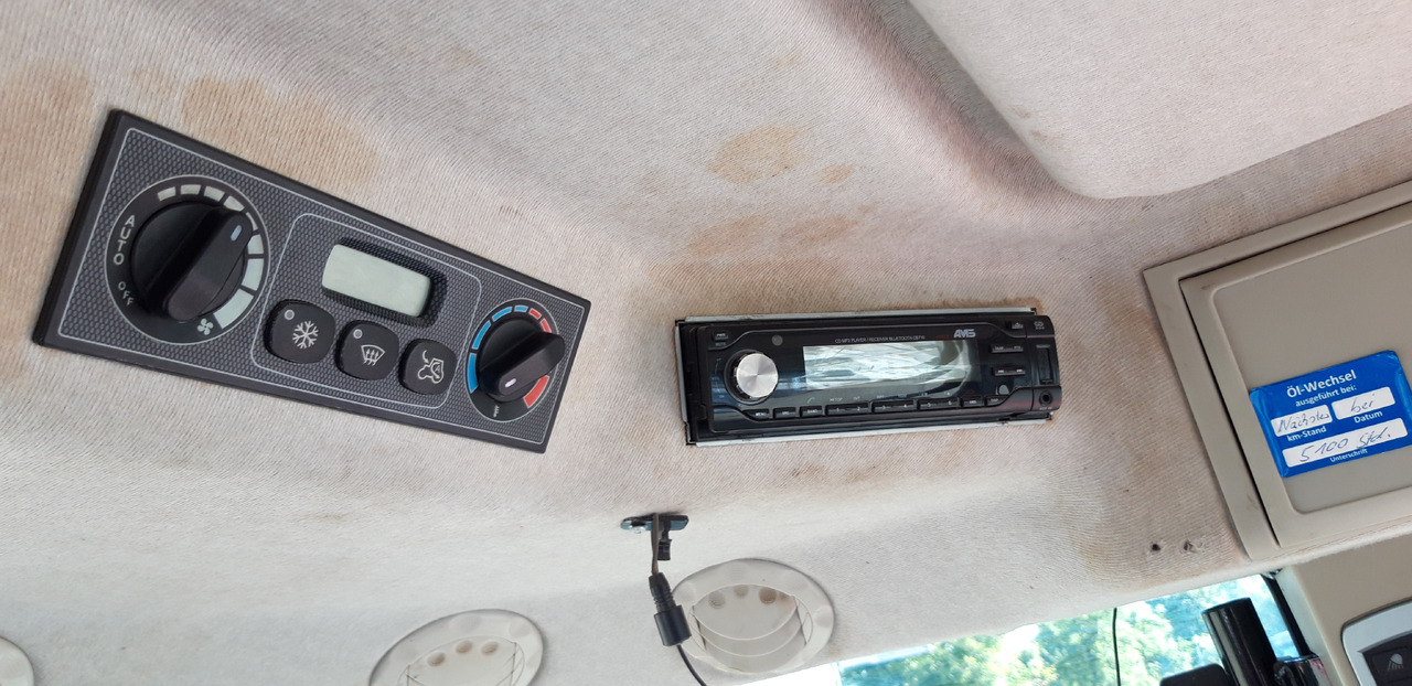 Massey Ferguson 7726 Dyna-6 Efficient - Tracteur agricole: photos 2 Massey Ferguson 7726 Dyna-6 Efficient - Tracteur agricole: photos 2