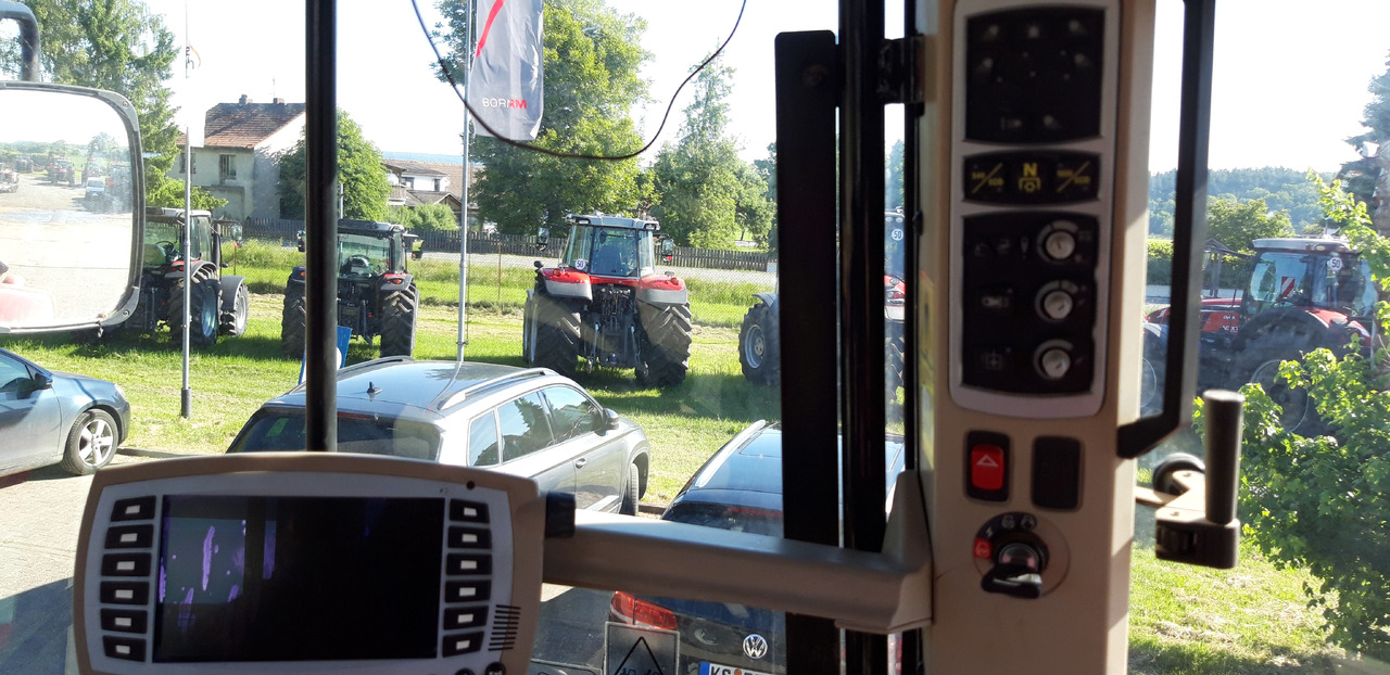 Massey Ferguson 7726 Dyna-6 Efficient - Tracteur agricole: photos 5 Massey Ferguson 7726 Dyna-6 Efficient - Tracteur agricole: photos 5