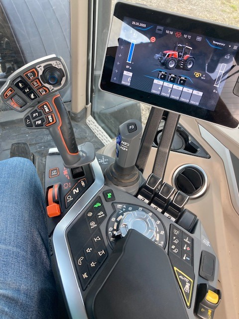 Massey Ferguson 8S.245 Dyna E-Power Excl - Tracteur agricole: photos 5 Massey Ferguson 8S.245 Dyna E-Power Excl - Tracteur agricole: photos 5